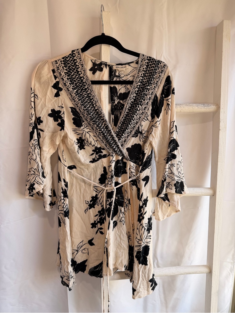 Billabong Black on Cream Floral Tie-Front Kimono Dress